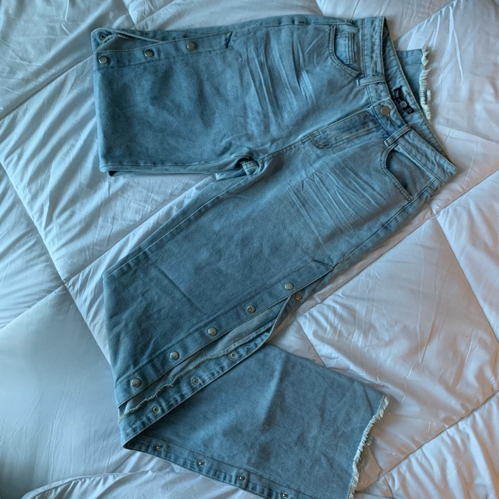 Boohoo Mila Popper Detail Jean